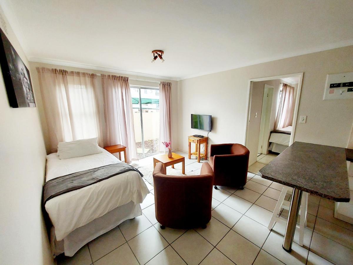 Broadway Self Catering Apartments Durbanville Exterior foto