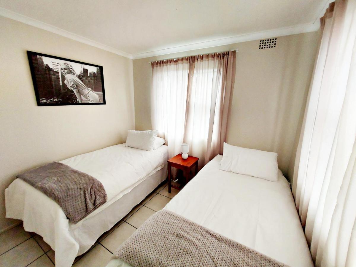 Broadway Self Catering Apartments Durbanville Exterior foto