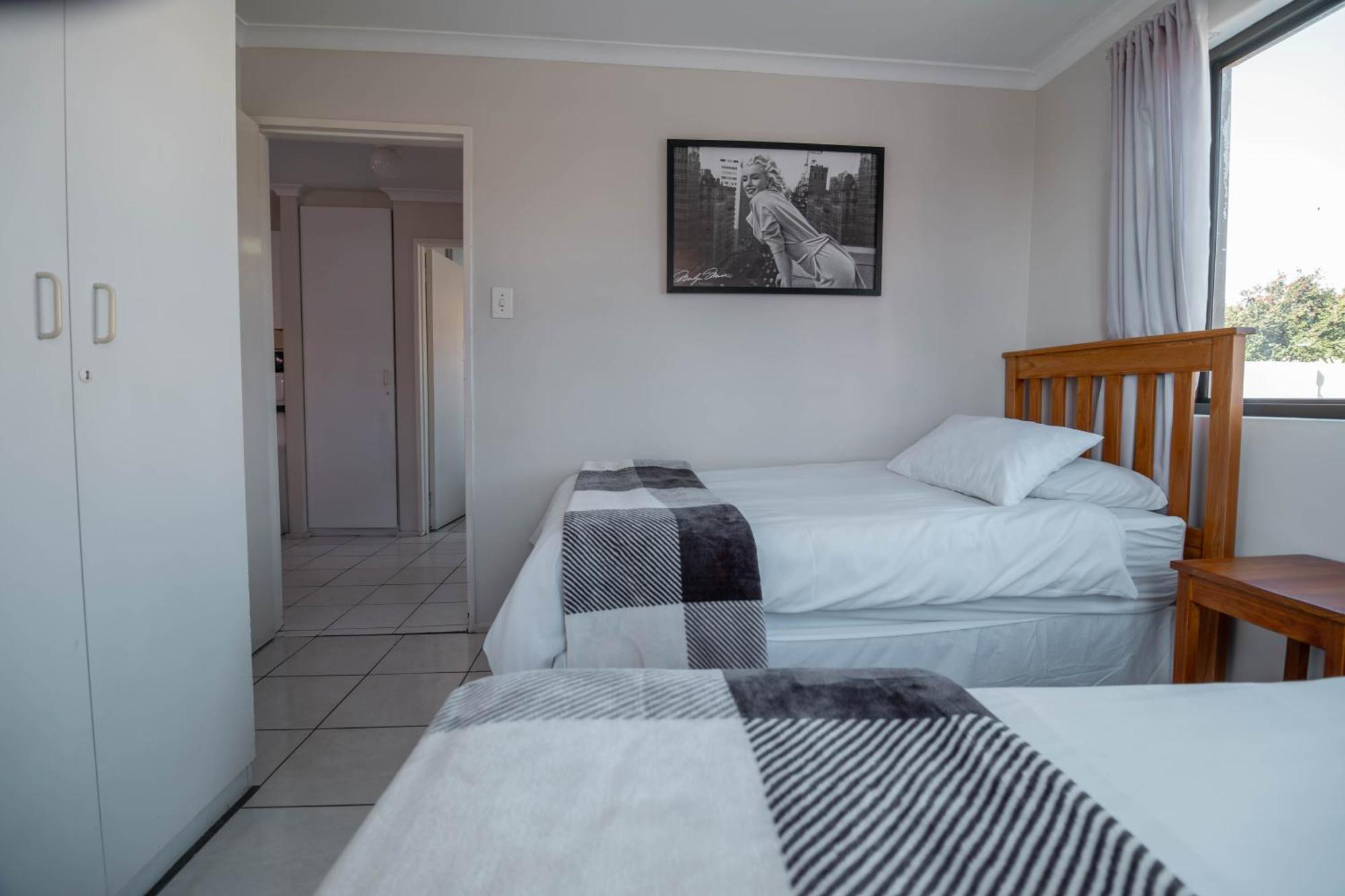 Broadway Self Catering Apartments Durbanville Exterior foto